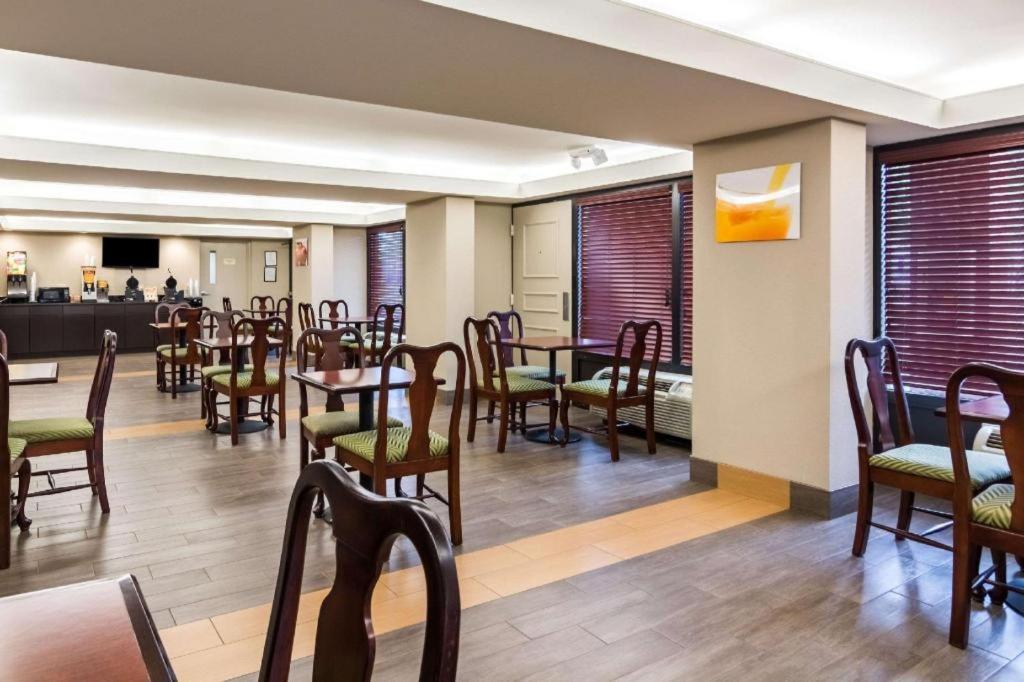 Quality Inn Manassas Exteriör bild