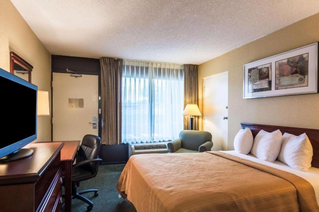 Quality Inn Manassas Exteriör bild