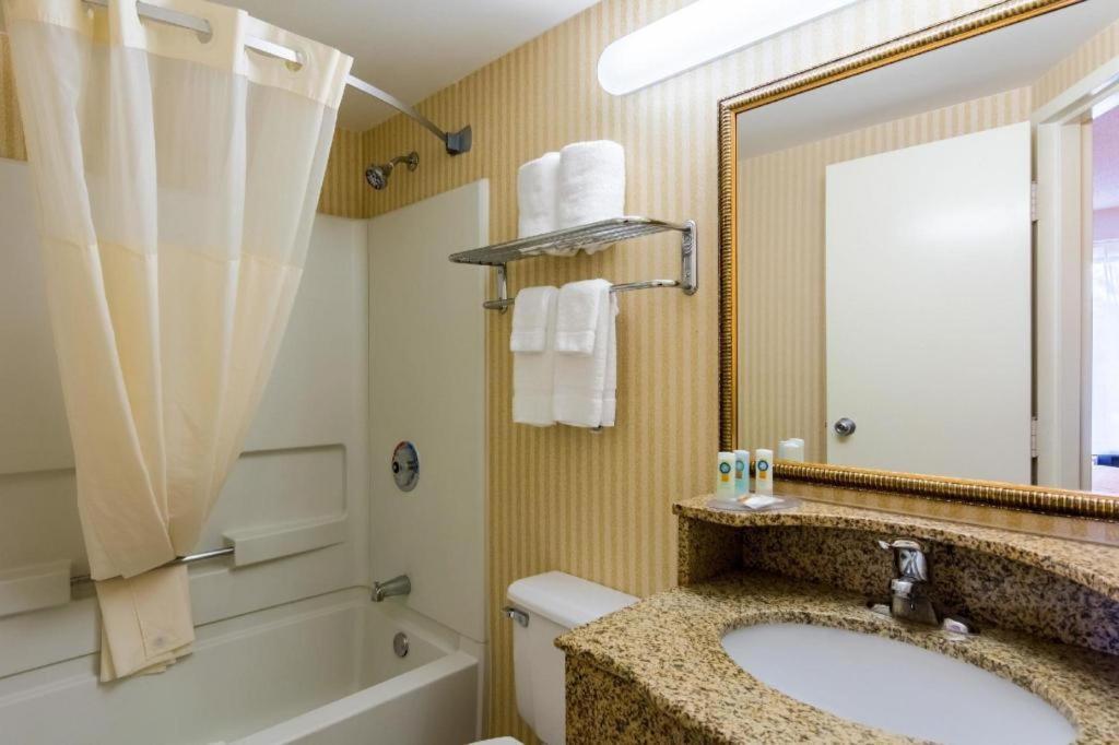 Quality Inn Manassas Exteriör bild